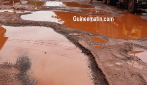 route dégradée, Conakry , Sonfonia-Kagbélèn