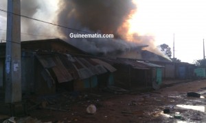 incendie des maisons à N'zérékoré ce samedi 3 octobre 2015 (2)