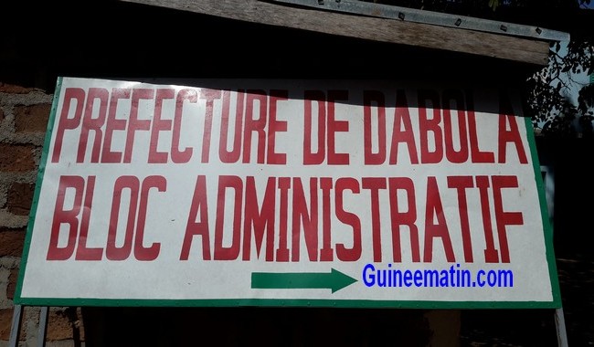 Bloc administratif de Dabola, plaque