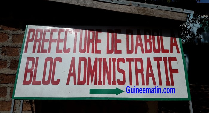 Bloc administratif de Dabola, plaque