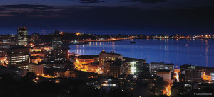 Vue nocturne de la ville d'Angola