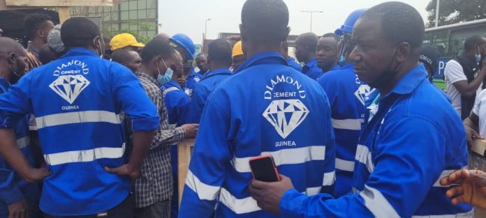 Conakry : les Travailleurs de Diamond Cement manifestent pour réclamer de meilleures conditions de vie