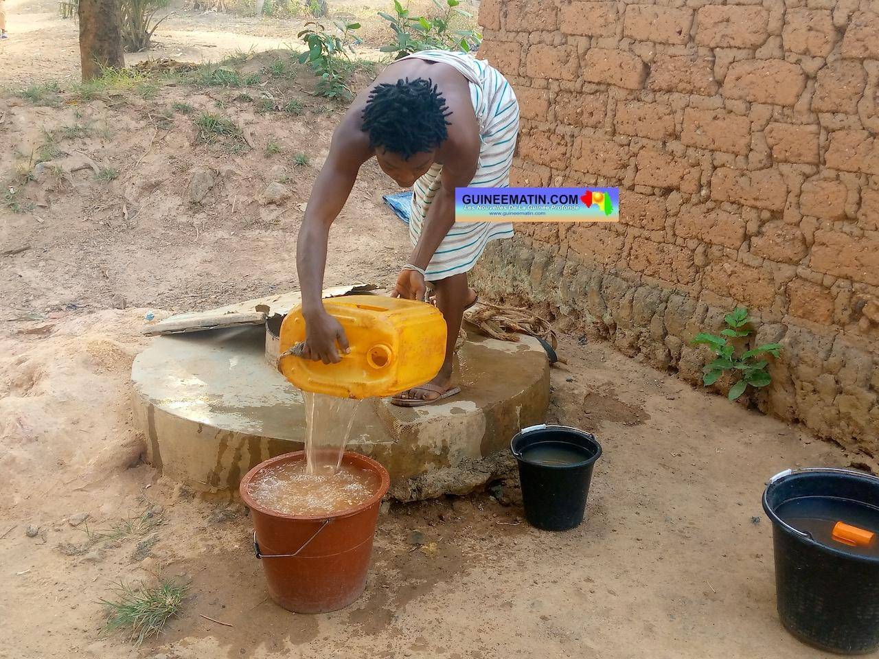 Pénurie d’eau à N’Zérékoré : les puits tarissent à un rythme effréné (Citoyen)