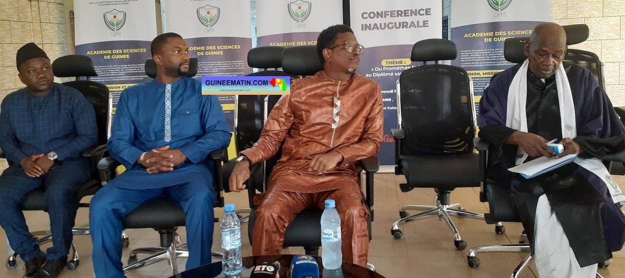 Conakry : Le ministre Alpha Bacar Barry visite les installations de l’académie des sciences de Guinée